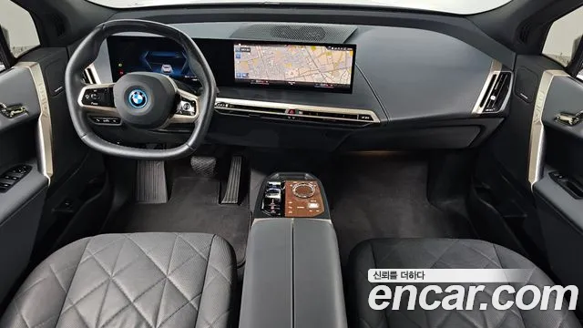 BMW iX — Фото автомобиля 10