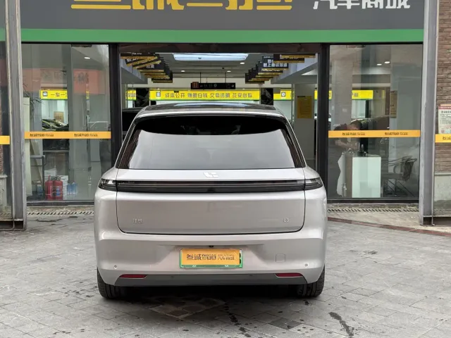 Li Auto L8 — Фото автомобиля 6
