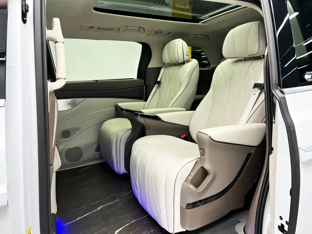 Denza Denza D9 2022 DM-i 970 AWD Flagship — Фото автомобиля 16