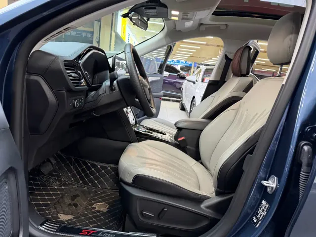 Ford Escape — Фото автомобиля 9
