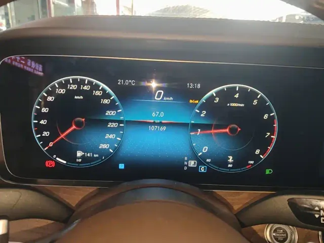 Mercedes-Benz E-Class — Фото автомобиля 11