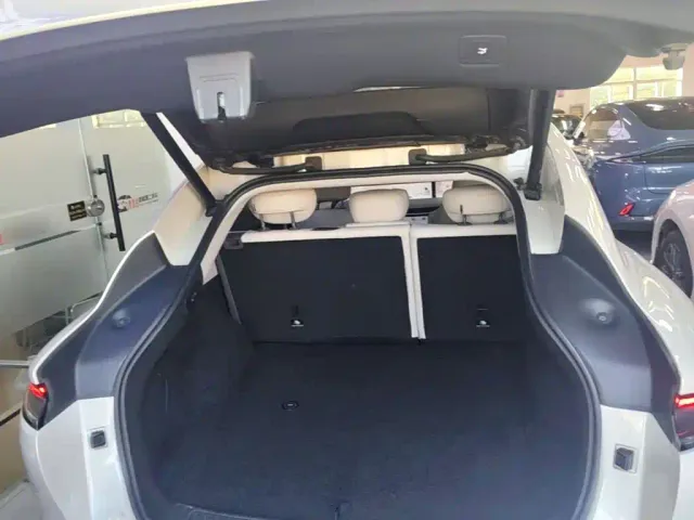 IM Motors LS6 — Фото автомобиля 14