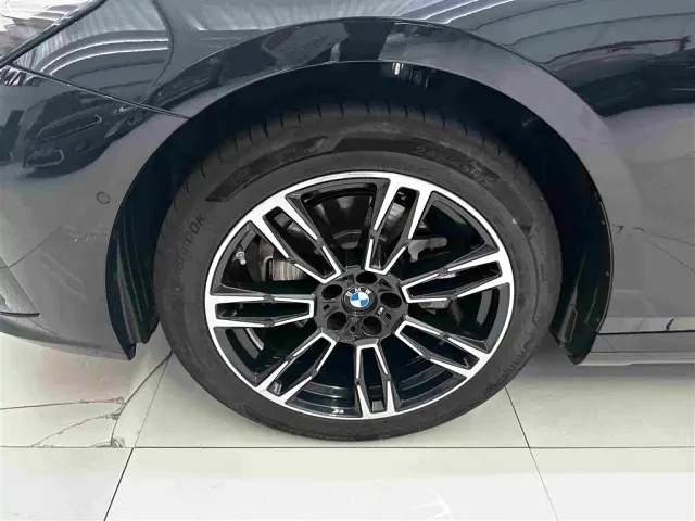 BMW 5 Series — Фото автомобиля 4