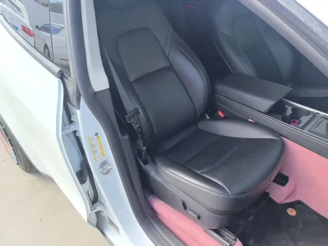 Tesla Model Y — Фото автомобиля 24