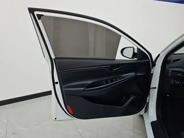 Hyundai Elantra — Фото автомобиля 7