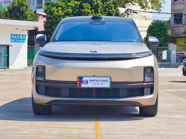 Li Auto L9 — Фото автомобиля 2
