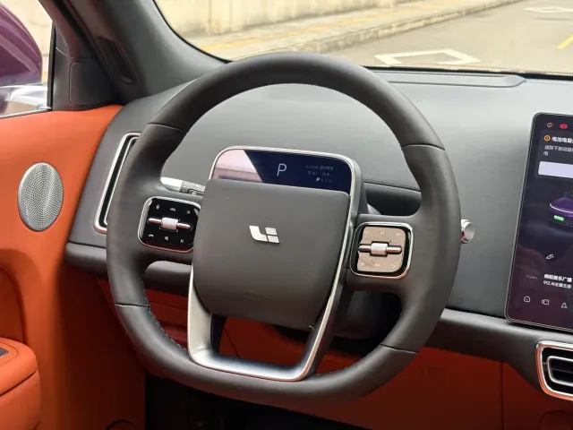 Li Auto L9 — Фото автомобиля 10