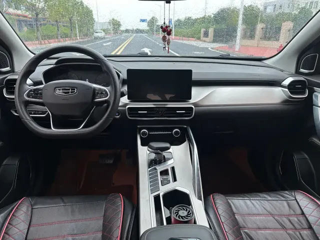 Geely Binyue — Фото автомобиля 6