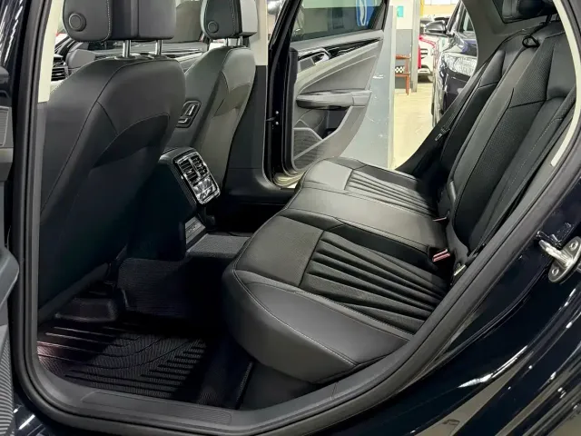 Volkswagen Passat — Фото автомобиля 6