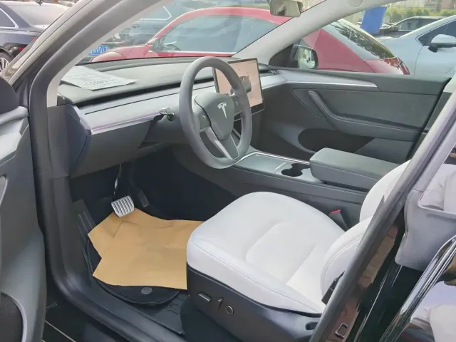 Tesla Model Y — Фото автомобиля 4