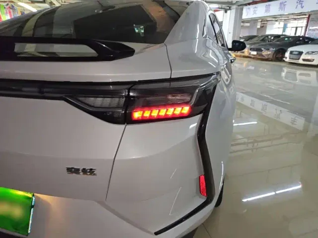 Dongfeng Yixuan — Фото автомобиля 7