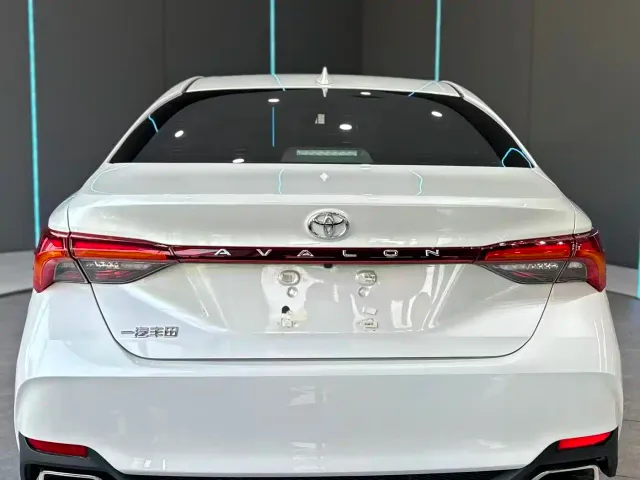 Toyota Avalon — Фото автомобиля 7