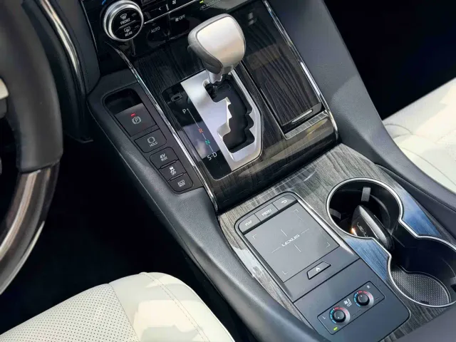 Lexus LM — Фото автомобиля 4