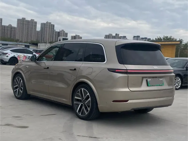 Li Auto L9 — Фото автомобиля 14