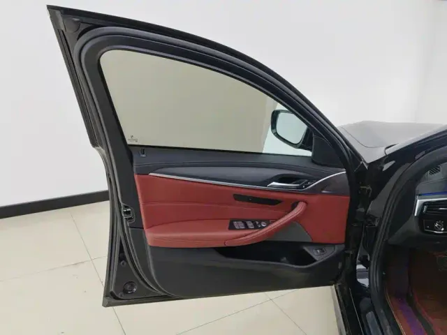BMW 5 Series — Фото автомобиля 7