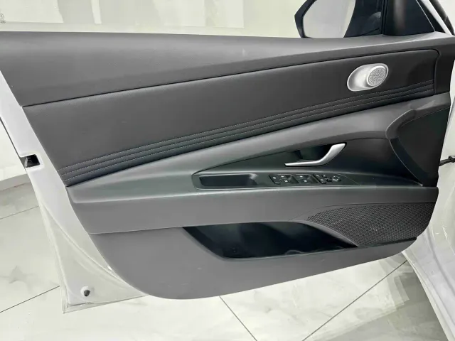 Hyundai Elantra — Фото автомобиля 8