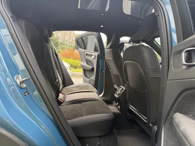 Volvo C40 — Фото автомобиля 11