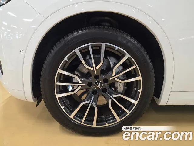 Maserati Grecale — Фото автомобиля 17