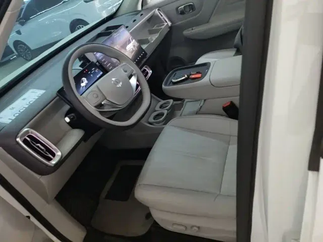 Leapmotor B10 — Фото автомобиля 14