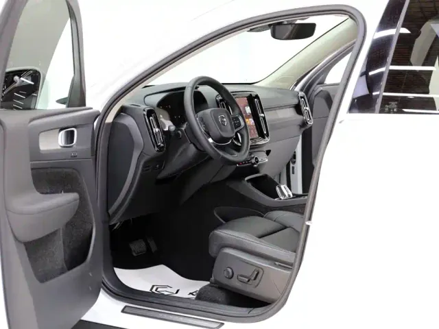 Volvo XC40 — Фото автомобиля 5
