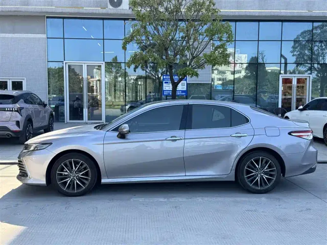 Toyota Camry — Фото автомобиля 3