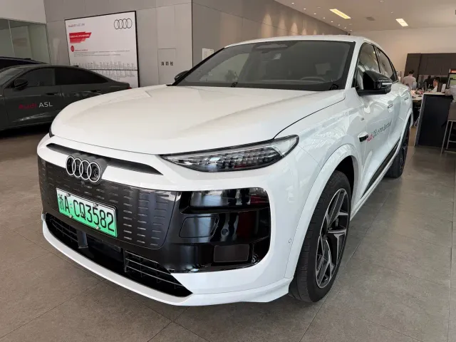 Фотография автомобиля — Audi Q6L Sportback e-tron
