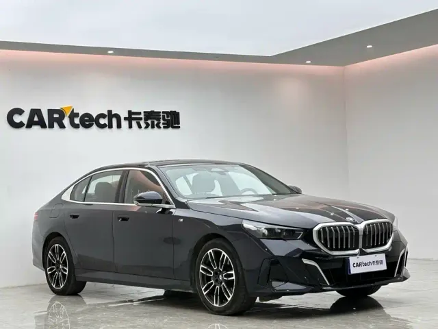 BMW 5 Series — Фото автомобиля 6
