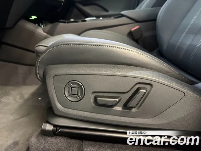 Audi Q6 e-tron — Фото автомобиля 13