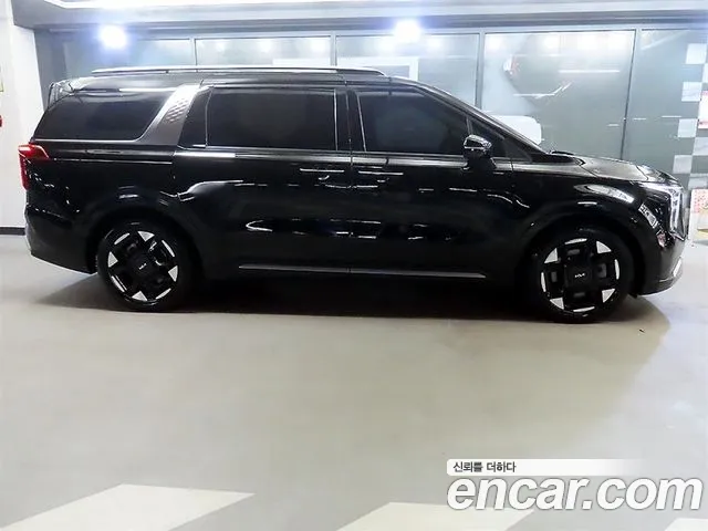Kia Canival — Фото автомобиля 3