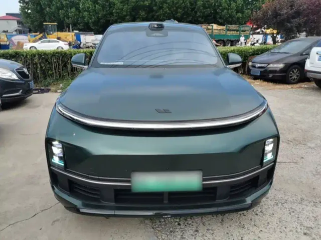 Li Auto L8 — Фото автомобиля 2