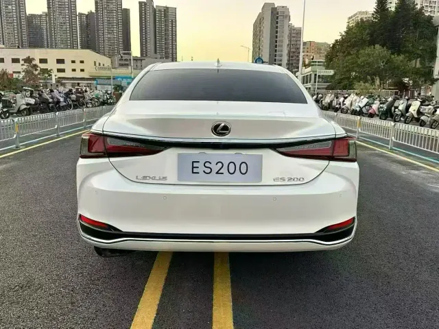 Lexus ES — Фото автомобиля 8