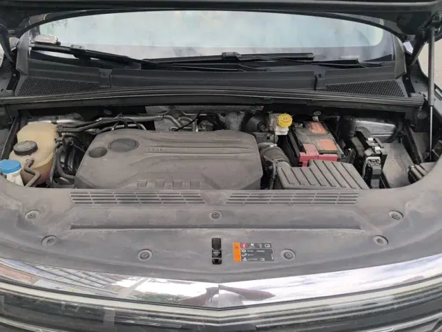 Roewe iMAX8 — Фото автомобиля 10