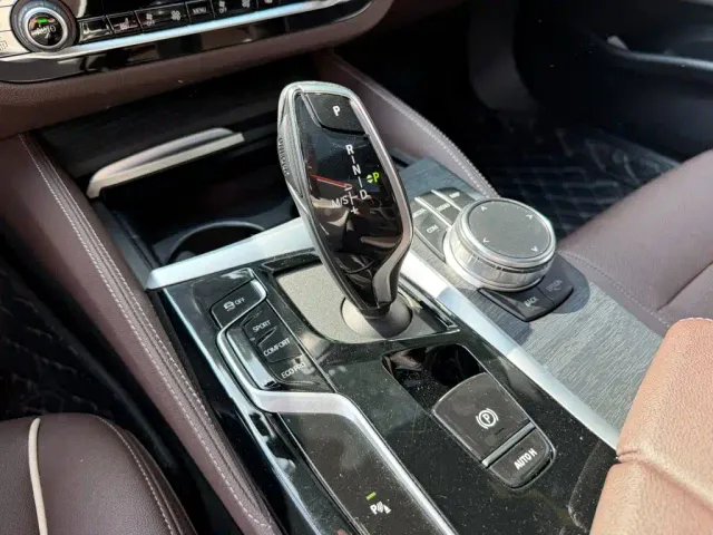 BMW 5 Series — Фото автомобиля 9