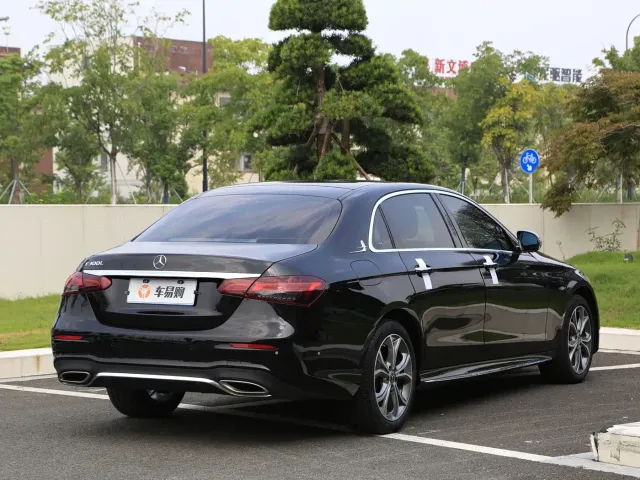 Mercedes-Benz E-Class — Фото автомобиля 24