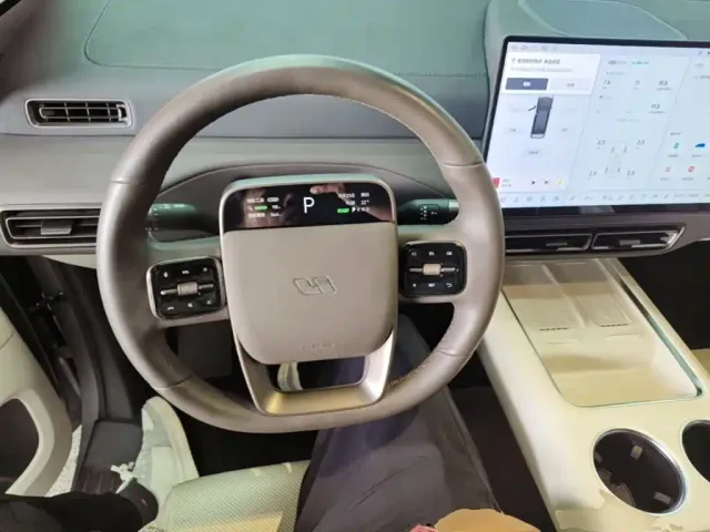 Li Auto MEGA — Фото автомобиля 10