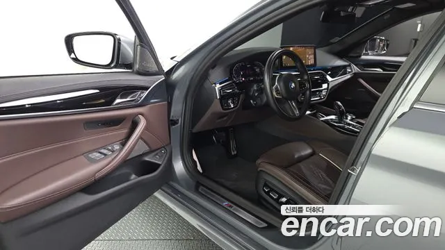 BMW 5 Series G30 — Фото автомобиля 15