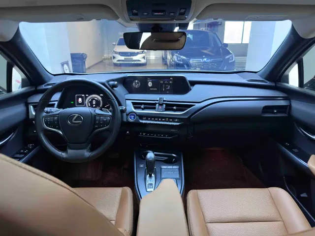Lexus UX — Фото автомобиля 16