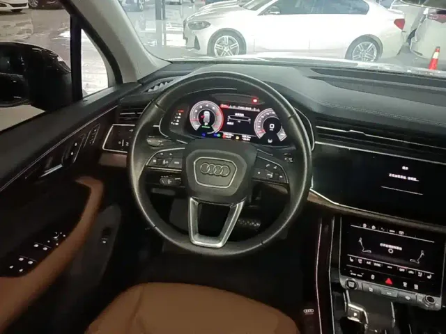 Audi Q7 — Фото автомобиля 10