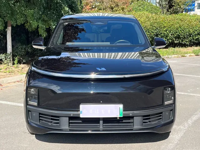 Li Auto L8 — Фото автомобиля 2