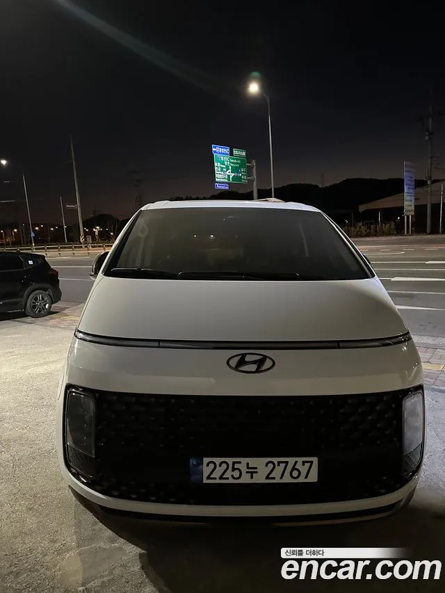 Фотография автомобиля — Hyundai Staria