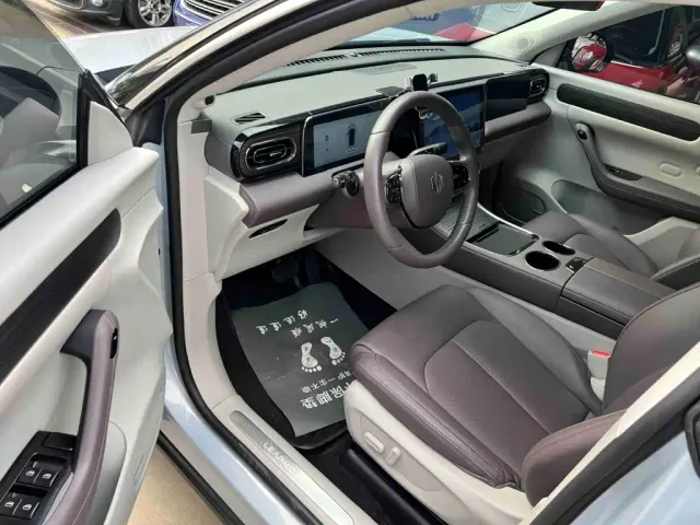 Leapmotor C11 — Фото автомобиля 5
