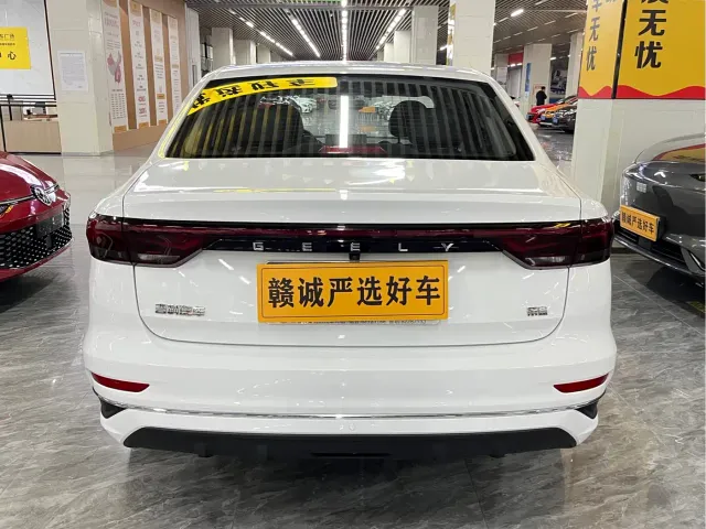 Geely Emgrand — Фото автомобиля 3