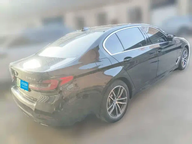 BMW 5 Series — Фото автомобиля 5