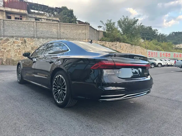Audi A7L — Фото автомобиля 8