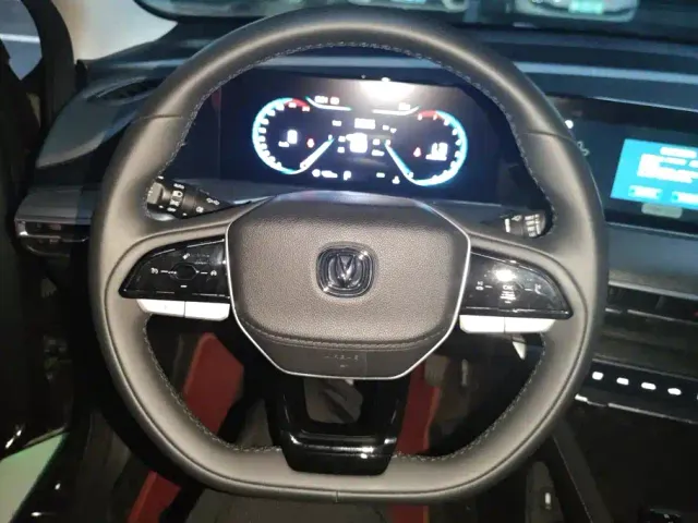 Changan Eado — Фото автомобиля 15