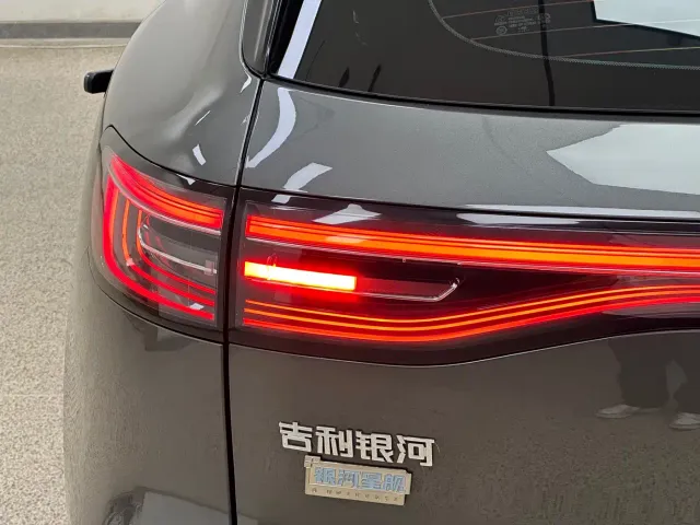 Geely Galaxy E5 — Фото автомобиля 8