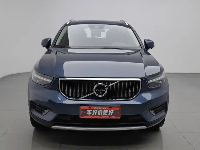 Volvo Volvo XC40 2022 Model T4 AWD Smart Drive Fashion Edition — Фото автомобиля 3
