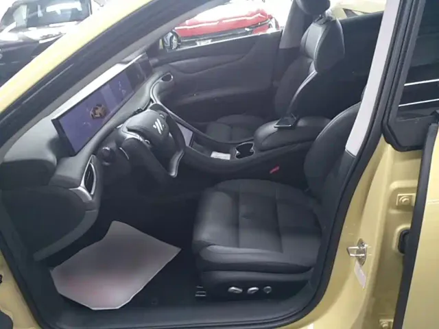 IM Motors L6 — Фото автомобиля 14