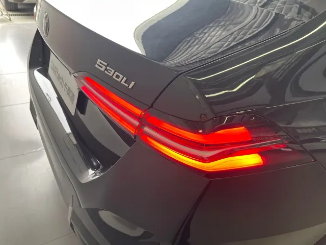 BMW 5 Series — Фото автомобиля 11