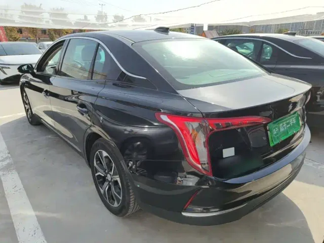 Hongqi E-QM5 — Фото автомобиля 4